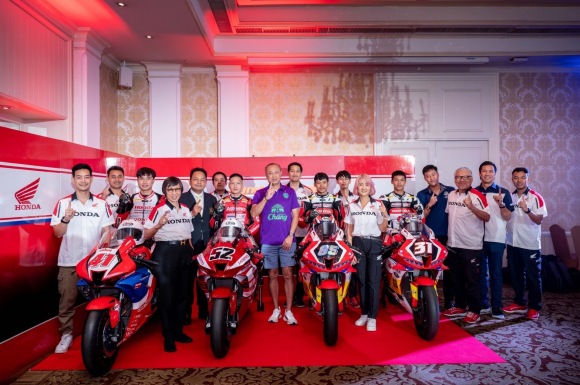 “ฮอนด้า” ยกทัพนักบิด Honda CBR Series ดวลศึกสองล้อทางเรียบเอเชีย Asia Road Racing Championship 2024 “ชิพ – แชมป์” บิด Honda CBR1000RR-R ดวลรุ่นท็อป “มิกซ์ – ไม้คิว“ บิด Honda CBR600RR เก็บประสบการณ์รุ่น SS600 ขับเคี่ยวกับนักแข่งแถวหน้าระดับเอเชีย